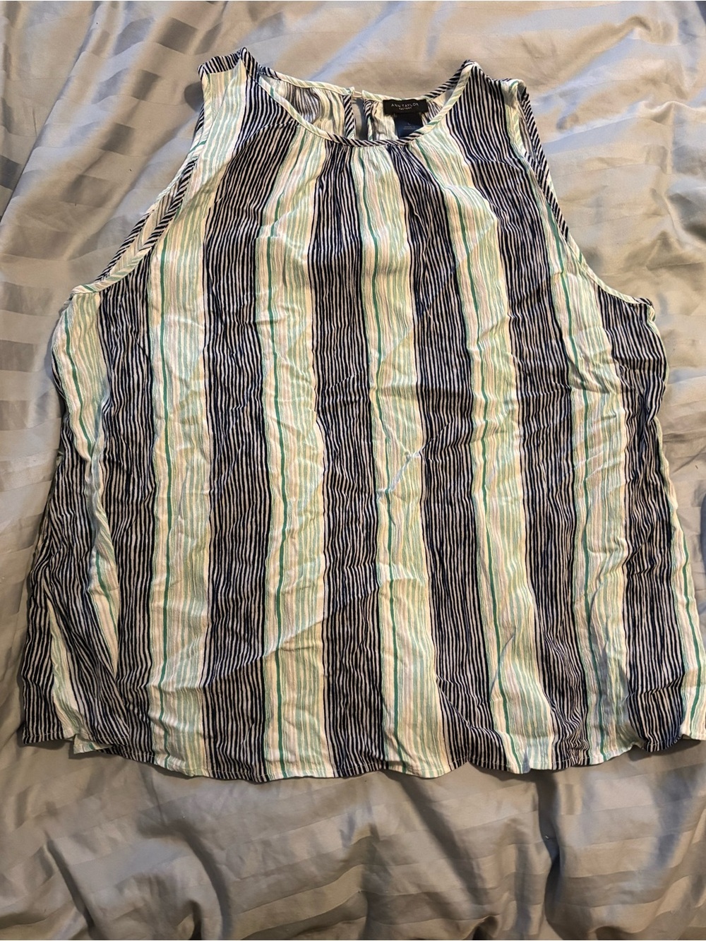 Ann Taylor crumbly soft breezy striped beachy top blue and white large L